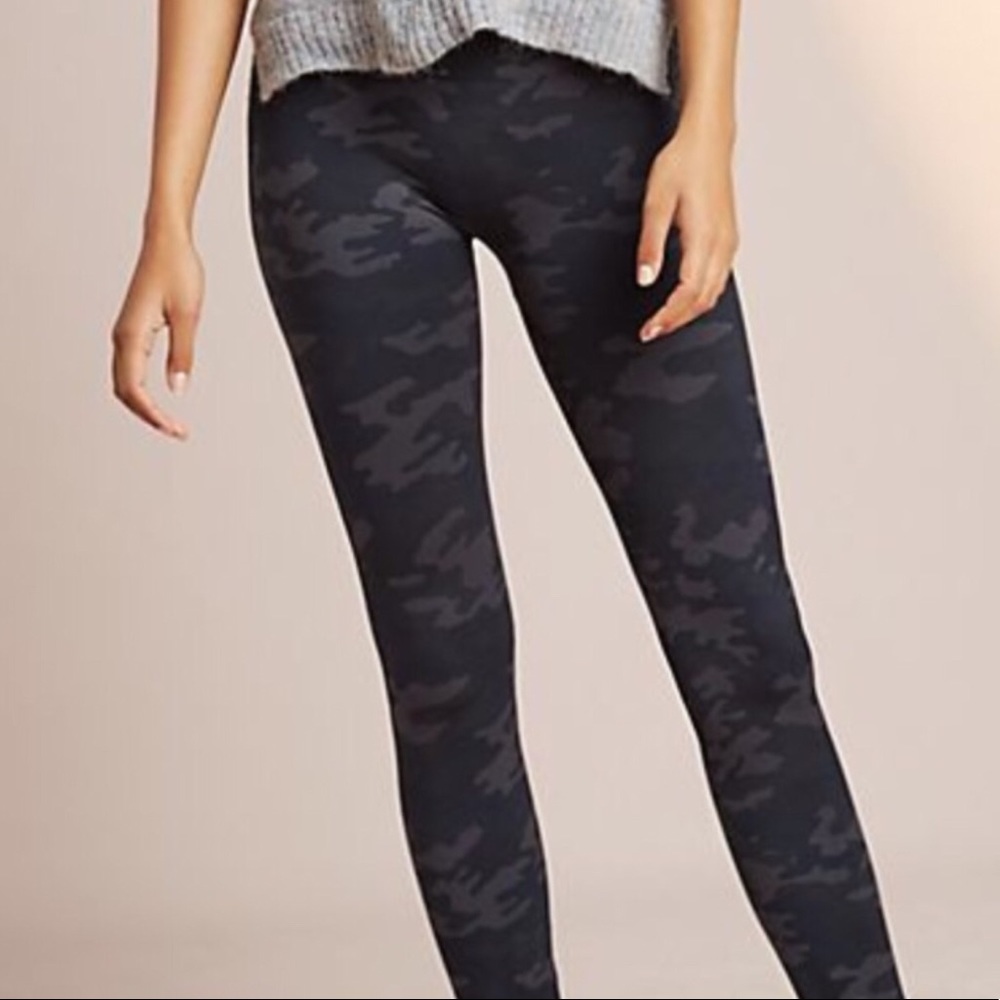 Spanx Seamless Camo Leggings, Black Camo, Medium